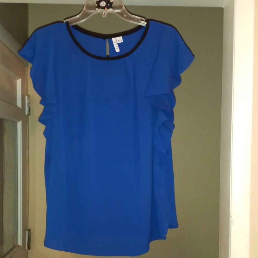 Ruffled sleeve blue top